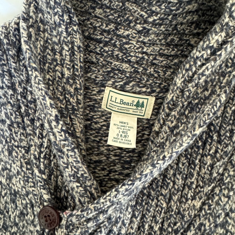 L.L. Bean Men's Blue & Cream Lambswool Sweater sz L - Picture 3 of 5